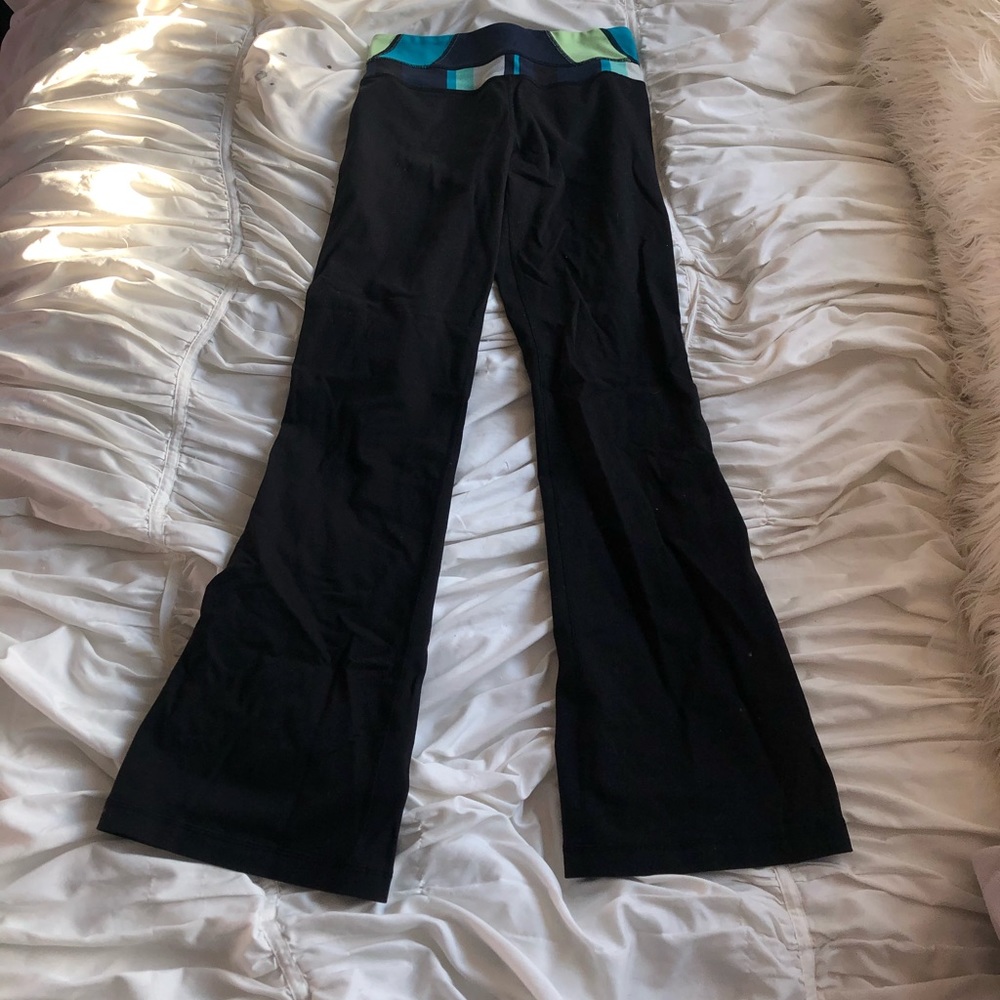 Black LuluLemon yoga pants